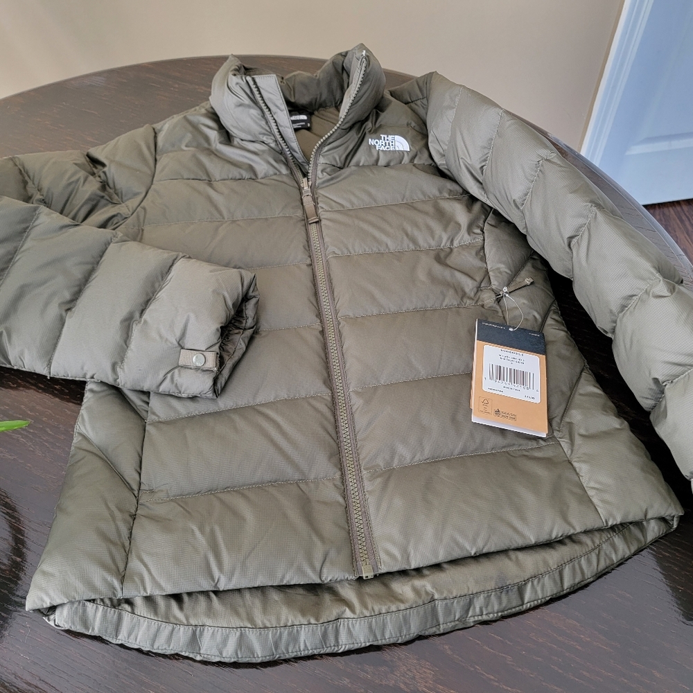 *SOLD*  The North face women's size small 550